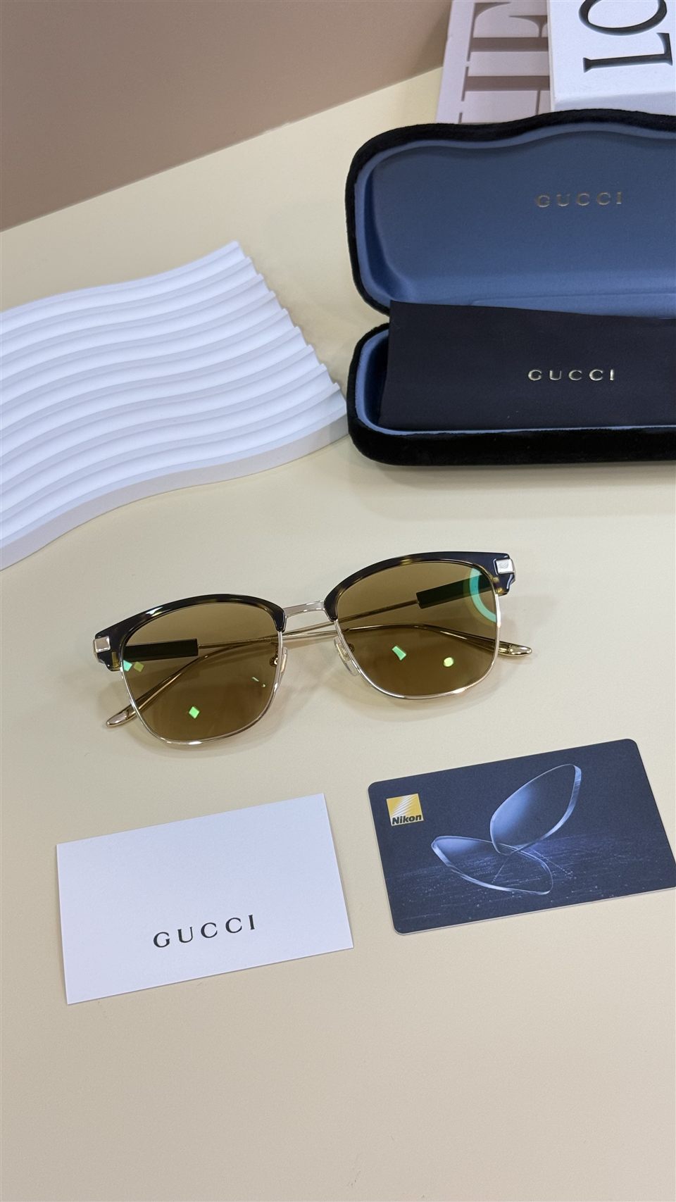 กรอบแว่น GUCCI ที่ถ่ายจากสินค้าจริงของร้าน